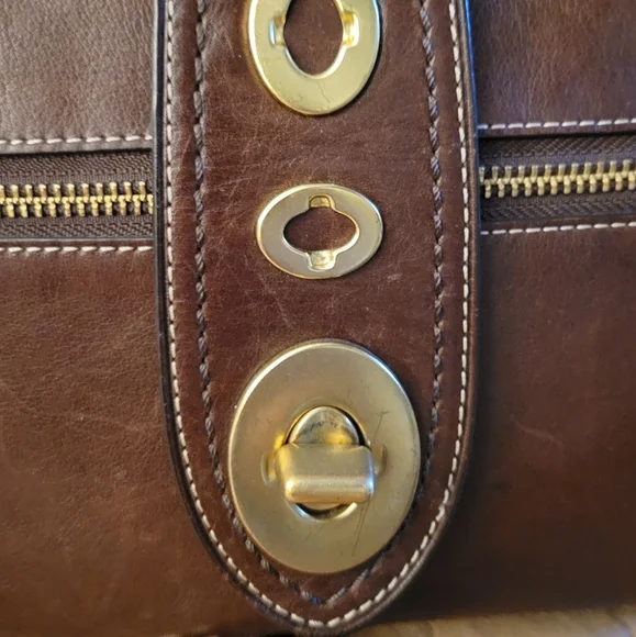 ⭐️ Coach Legacy Series Crossbody Leather Bag Host Pick ⭐️